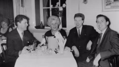 Die Gründerin des Kurpfalz-Internats mit Schülern