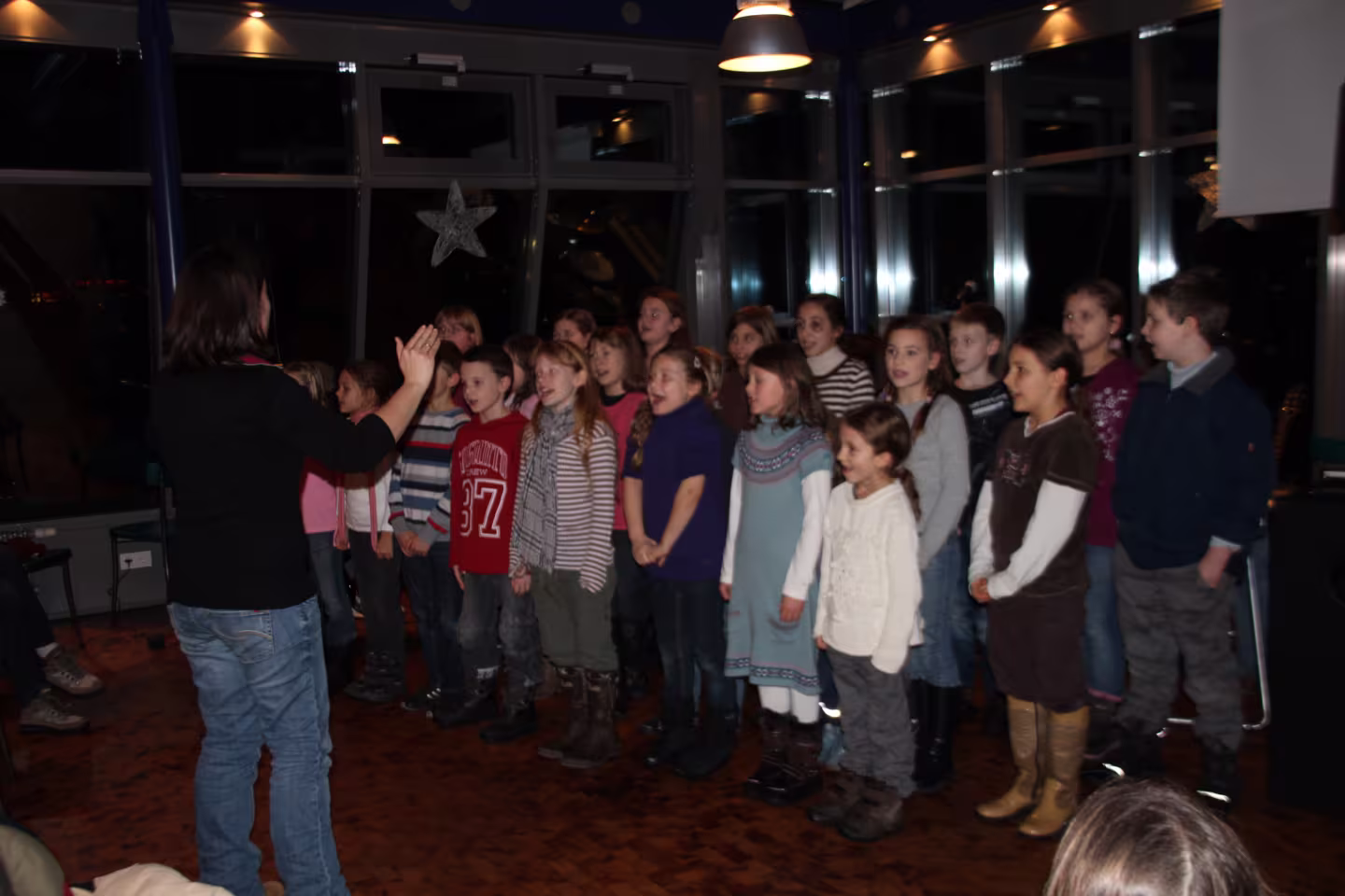 Weihnachtsmarkt am Kurpfalz-Internat mit glänzenden Kinderaugen