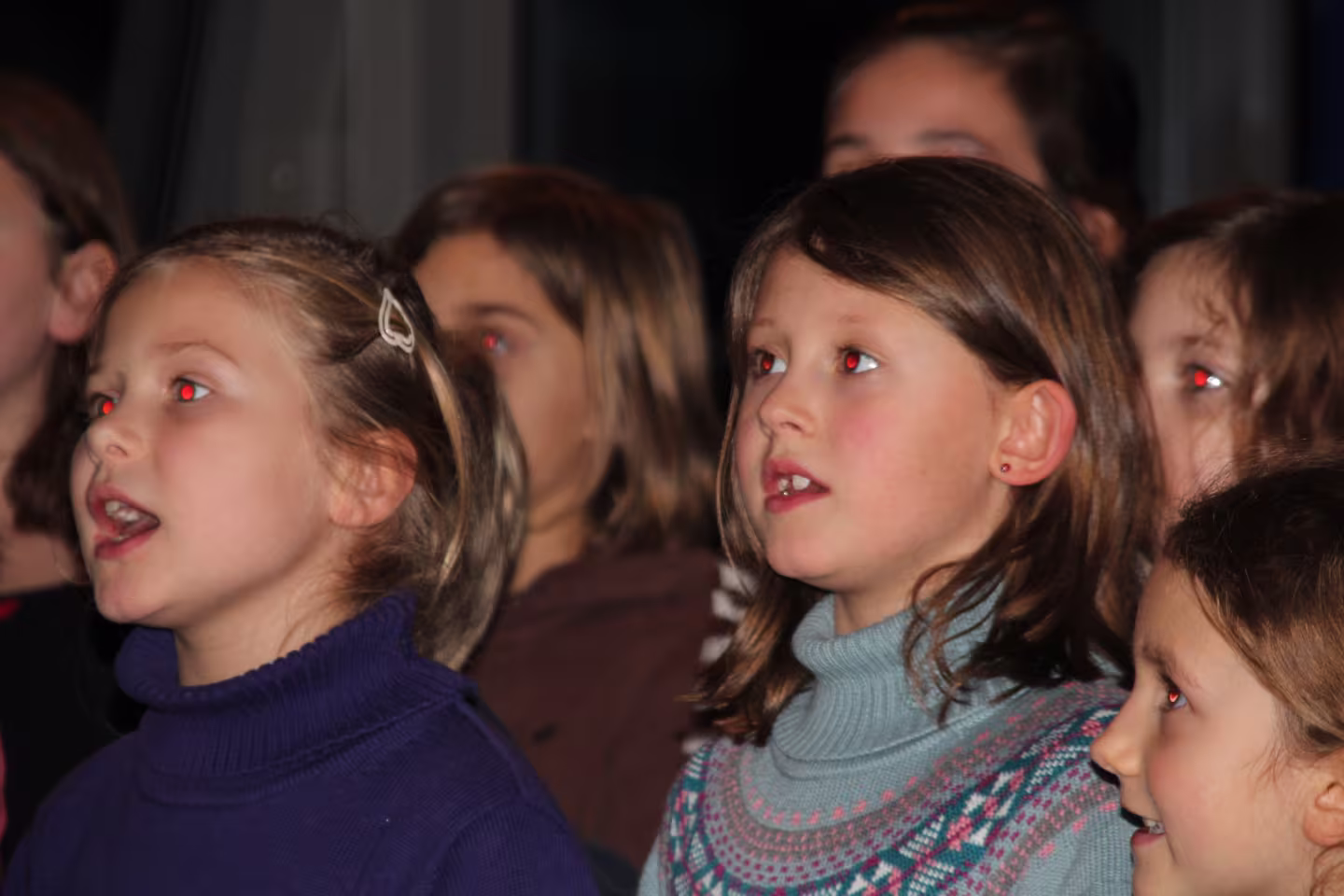 Weihnachtsmarkt am Kurpfalz-Internat mit glänzenden Kinderaugen