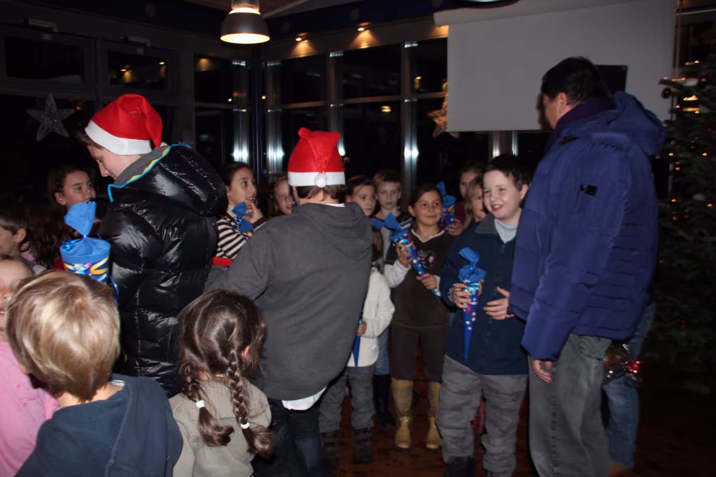 Weihnachtsmarkt am Kurpfalz-Internat mit glänzenden Kinderaugen