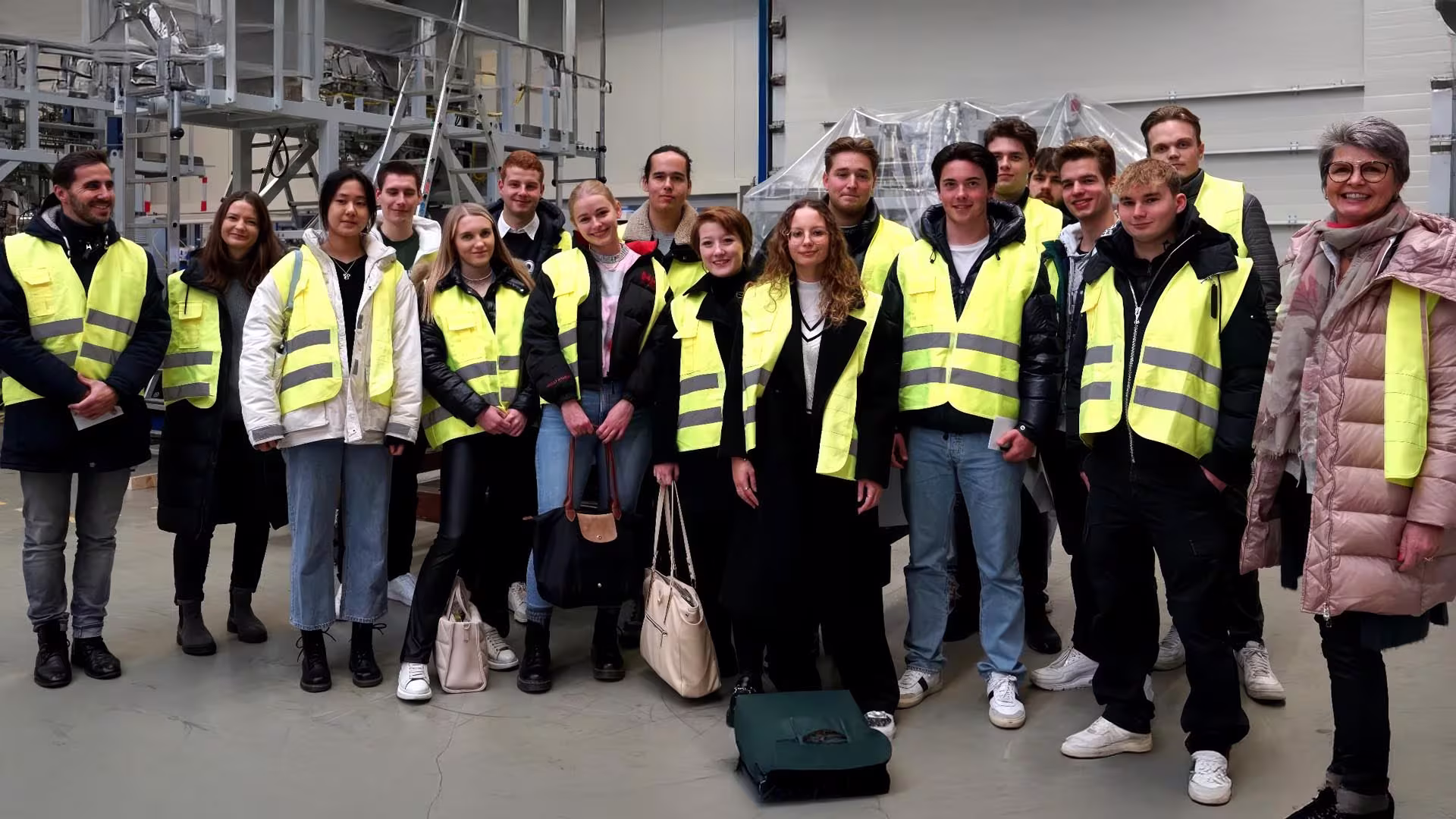 Berufsorientierung am KPI – Betriebsexkursion zur AZO GmbH + Co. KG