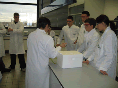 Besuch BASF Explore-Labor mit der Klassenstufe 13 Besuch BASF Explore-Labor mit der Klassenstufe 13