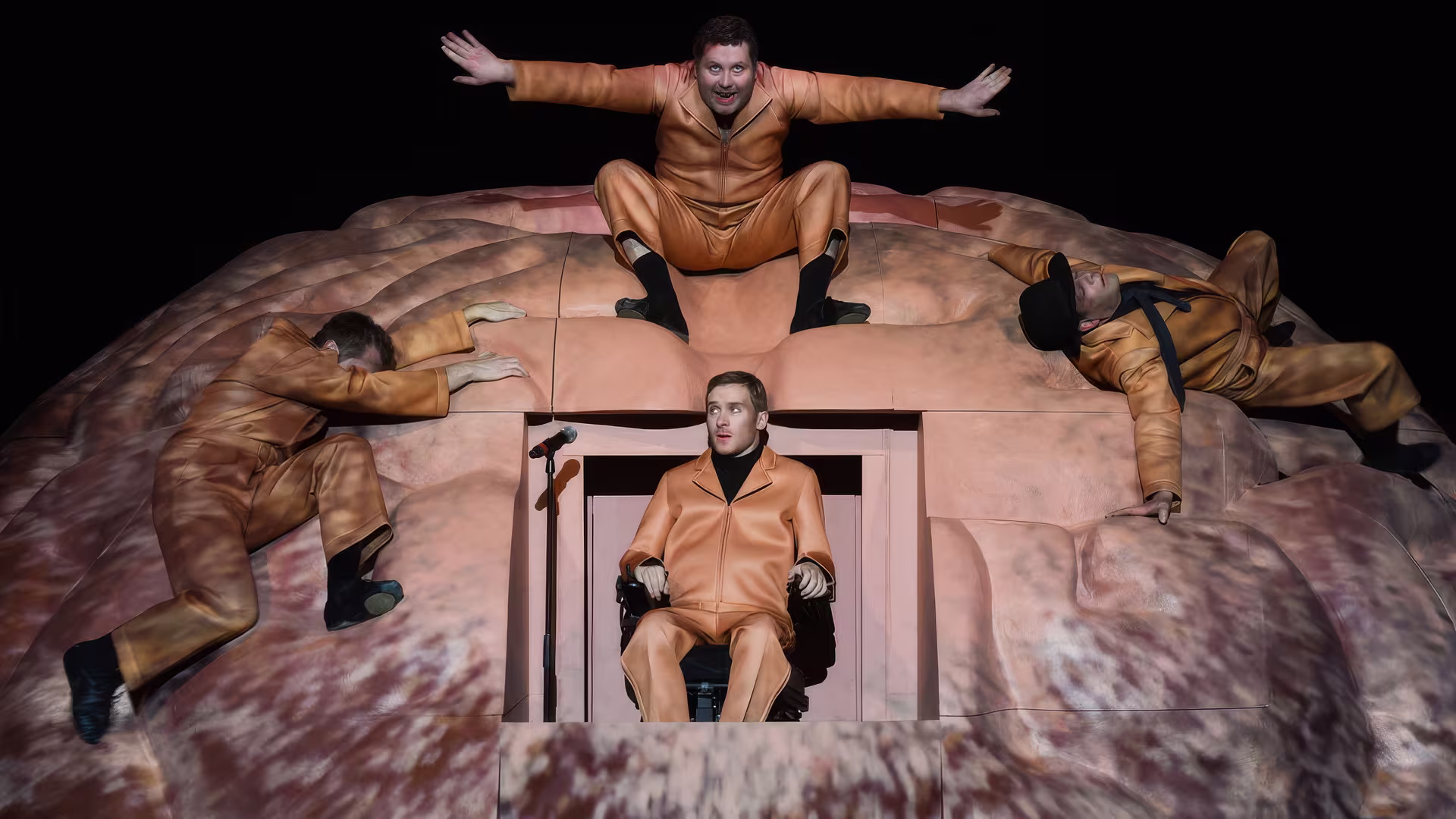 Innere Tumulte – „Der Steppenwolf“ am Nationaltheater Mannheim