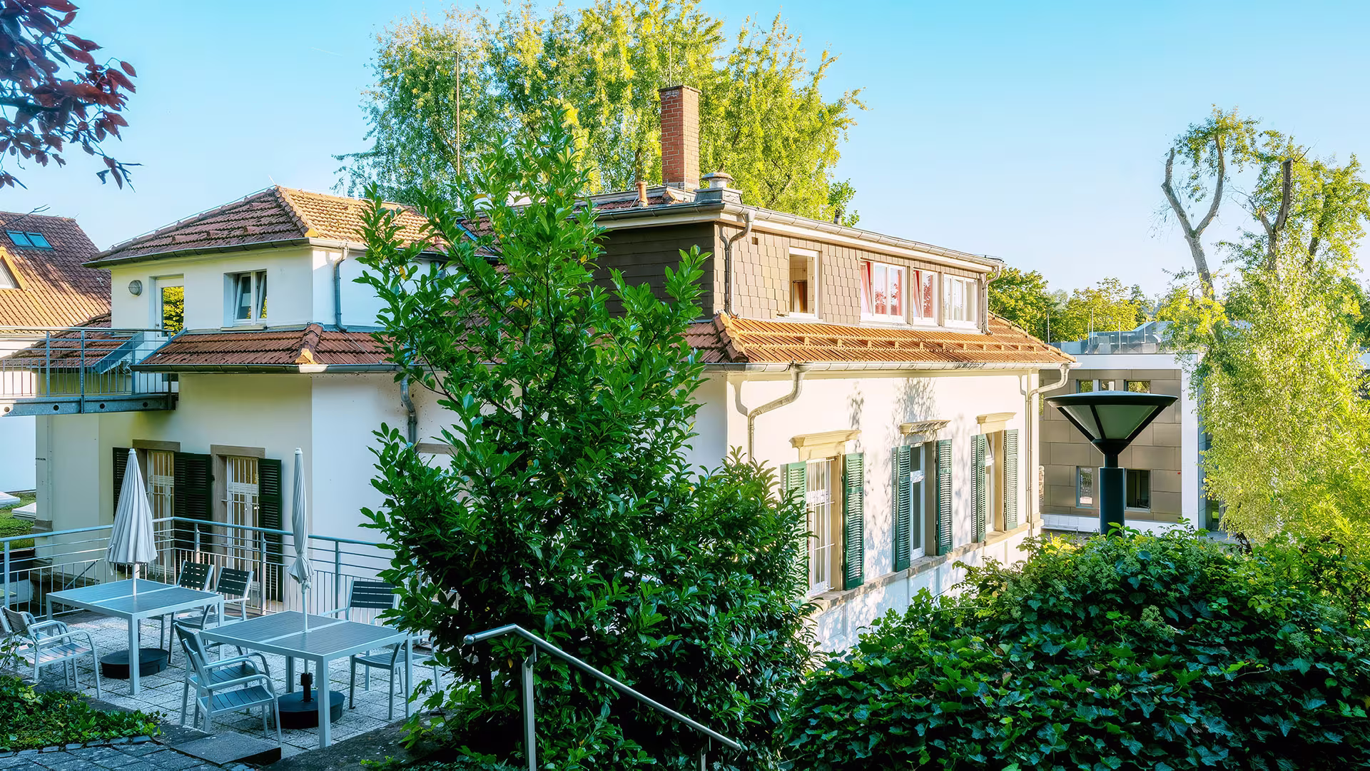 Small school – short distances