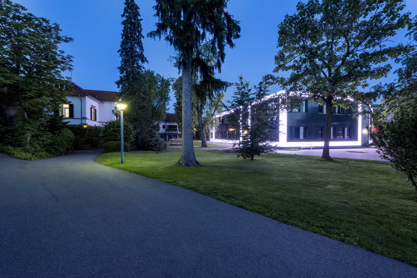 Leuchtendes Gebäude am KPI