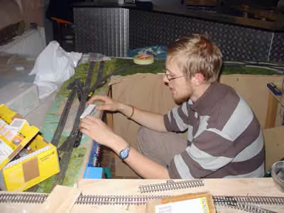 Modellbahn AG lässt Landschaft entstehen