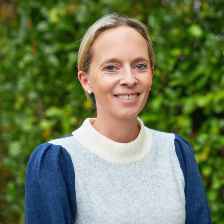 Schulsekretärin Julia Mayrhuber