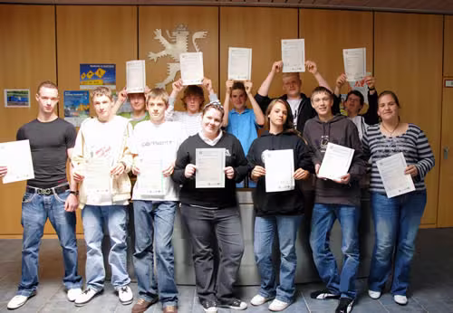 PET –Preliminary English Test PET –Preliminary English Test