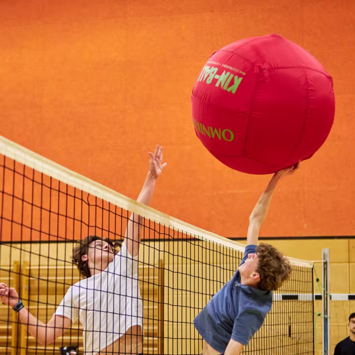 Teamspiele mit Volleyball
